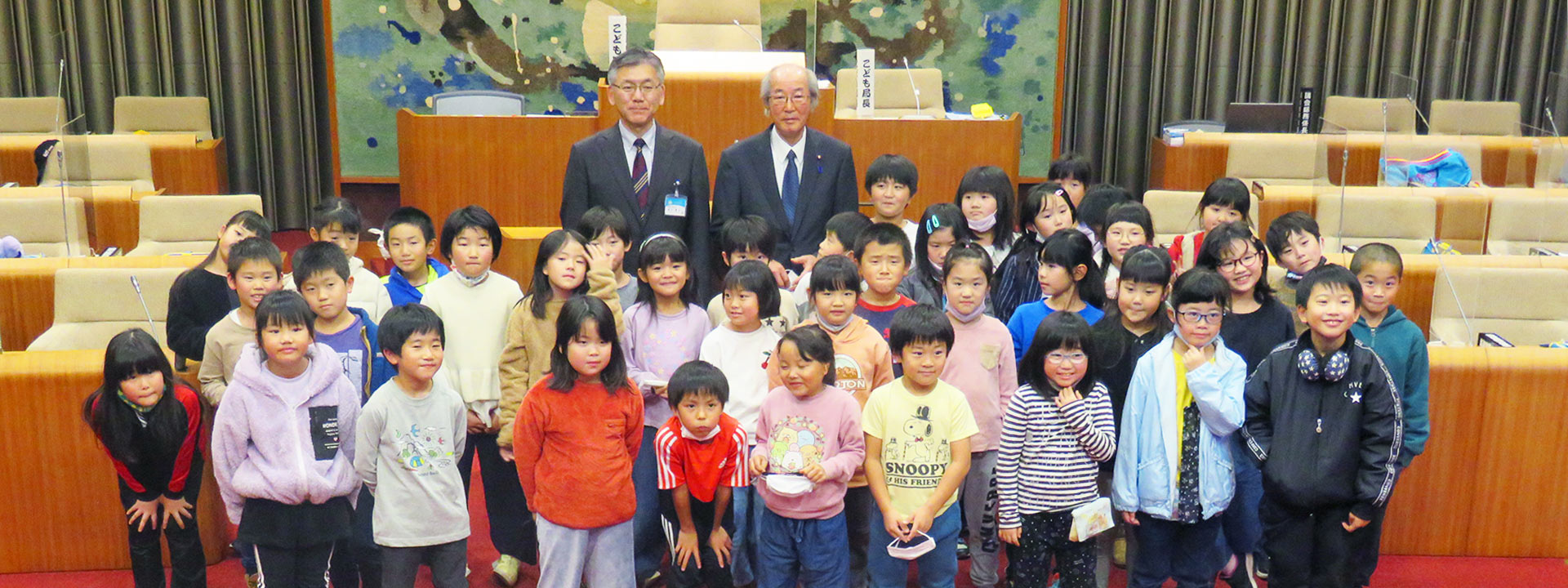 議員と子どもたち